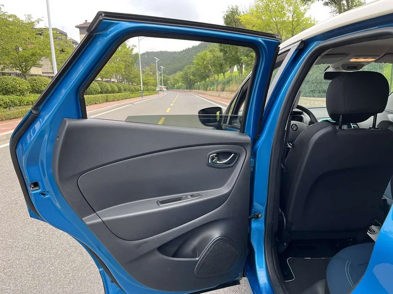 Kia Carens — фото 18