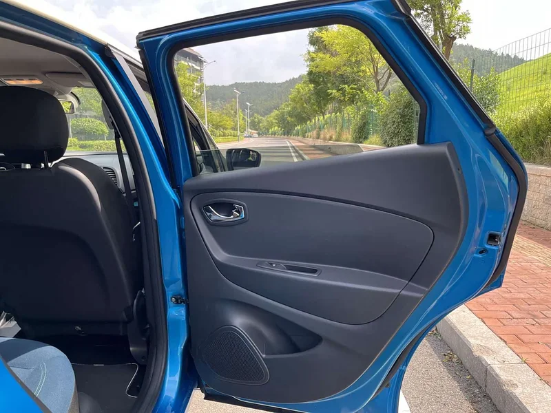 Kia Carens — фото 23