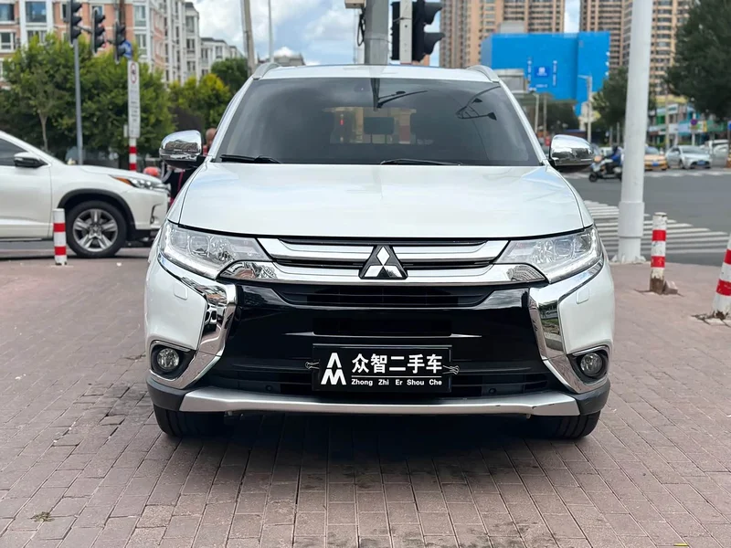 Mitsubishi Outlander — фото 2