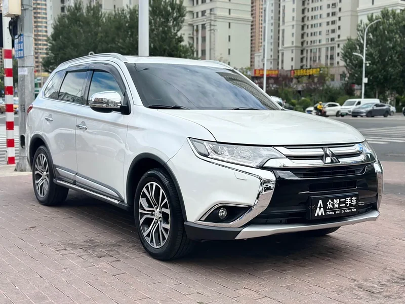 Mitsubishi Outlander — фото 3