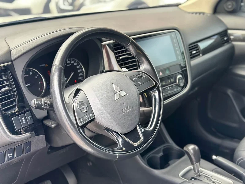 Mitsubishi Outlander — фото 7