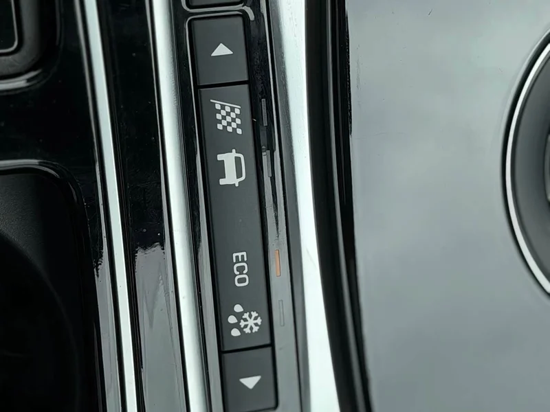 Jaguar XEL — фото 19