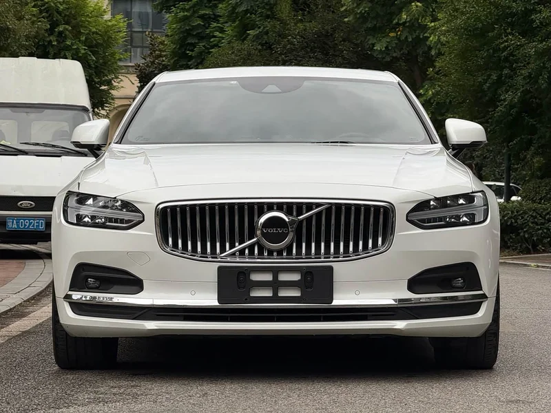Volvo S90 — фото 1