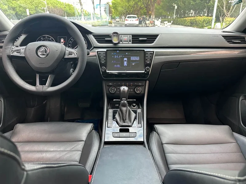 Skoda Superb — фото 12