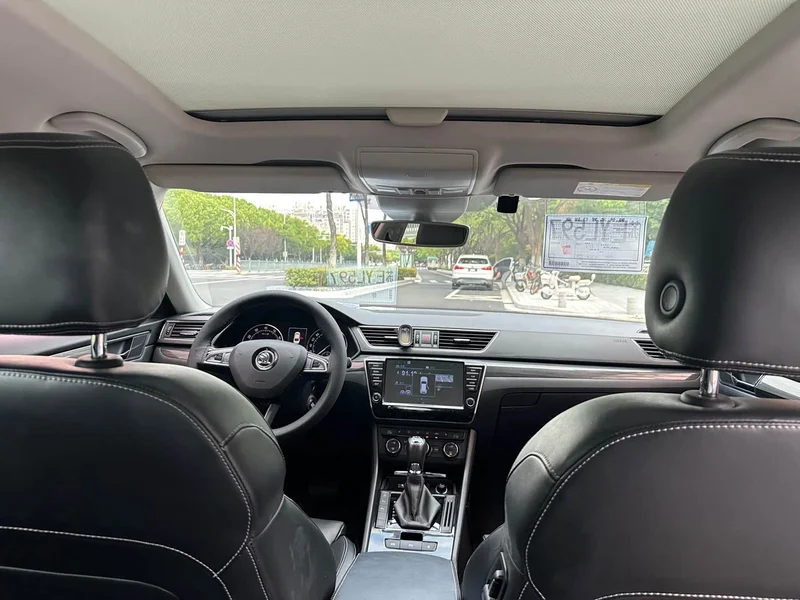 Skoda Superb — фото 15