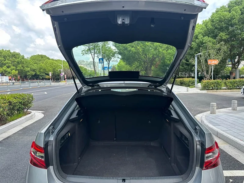 Skoda Superb — фото 17