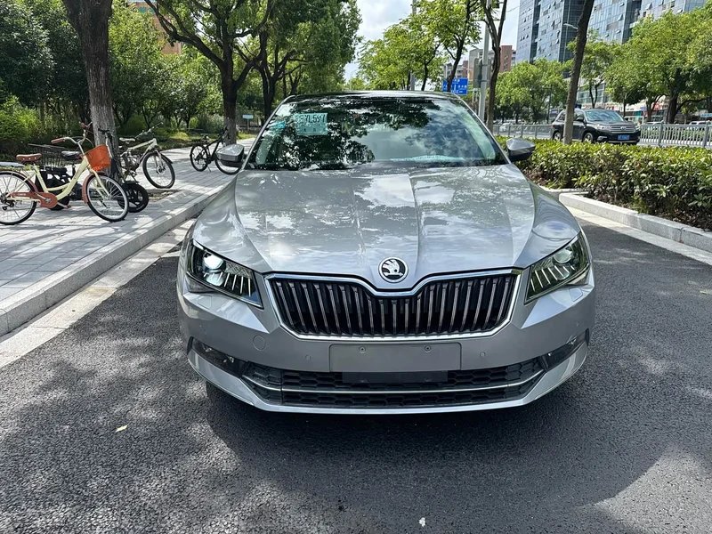 Skoda Superb — фото 2