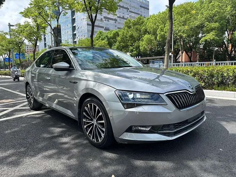 Skoda Superb — фото 3