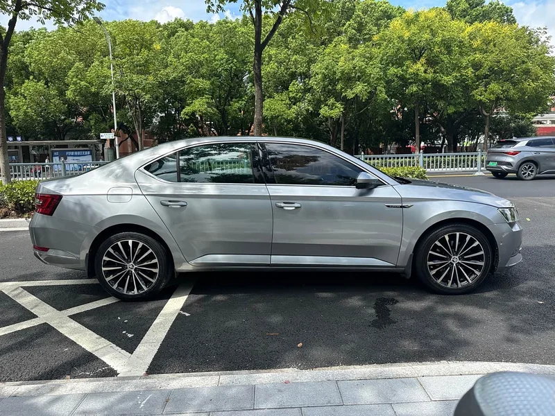 Skoda Superb — фото 4