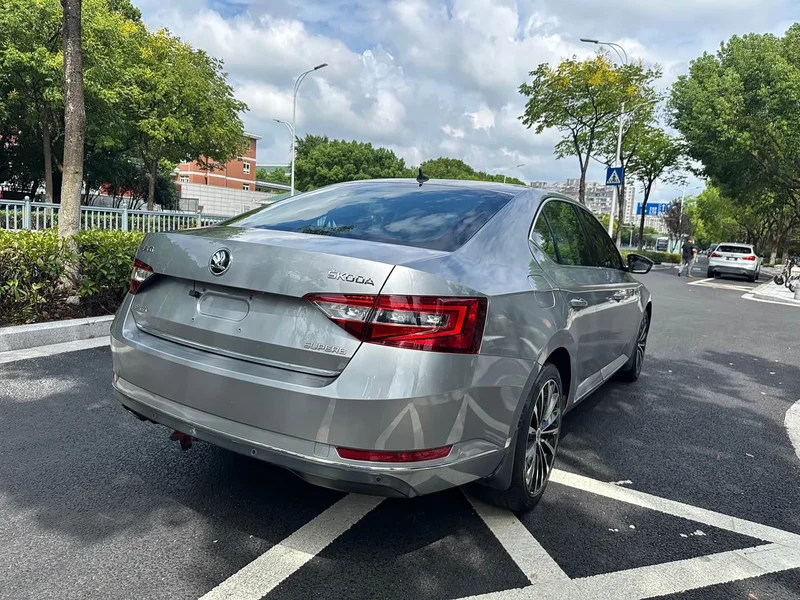 Skoda Superb — фото 5
