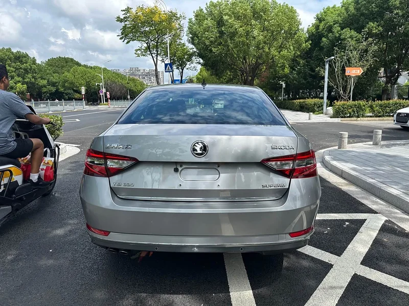 Skoda Superb — фото 6