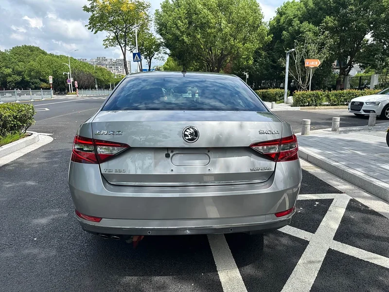 Skoda Superb — фото 7