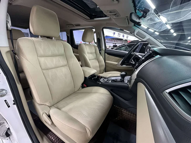 Mitsubishi Pajero Sport (Imported) — фото 14