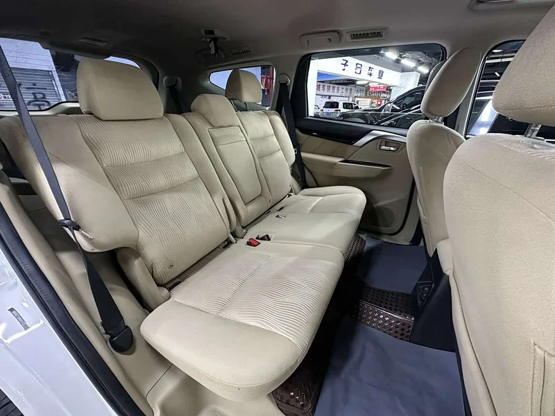 Mitsubishi Pajero Sport (Imported) — фото 16