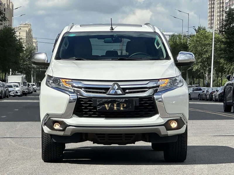 Mitsubishi Pajero Sport (Imported) — фото 2
