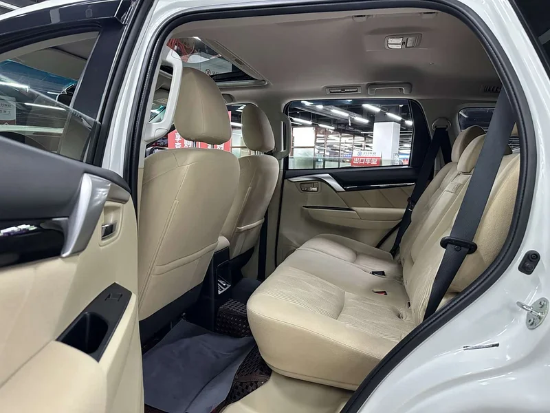 Mitsubishi Pajero Sport (Imported) — фото 21