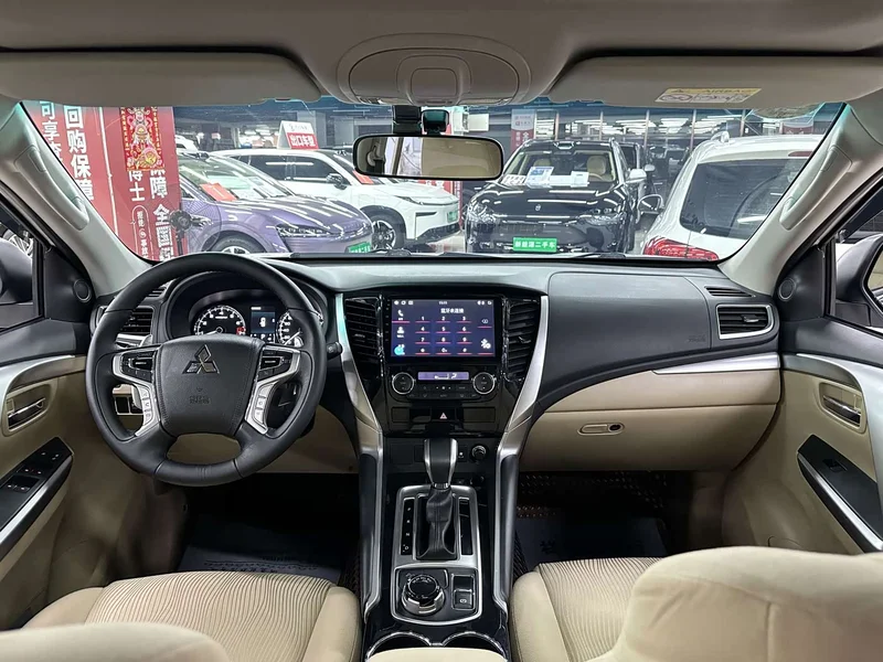 Mitsubishi Pajero Sport (Imported) — фото 22