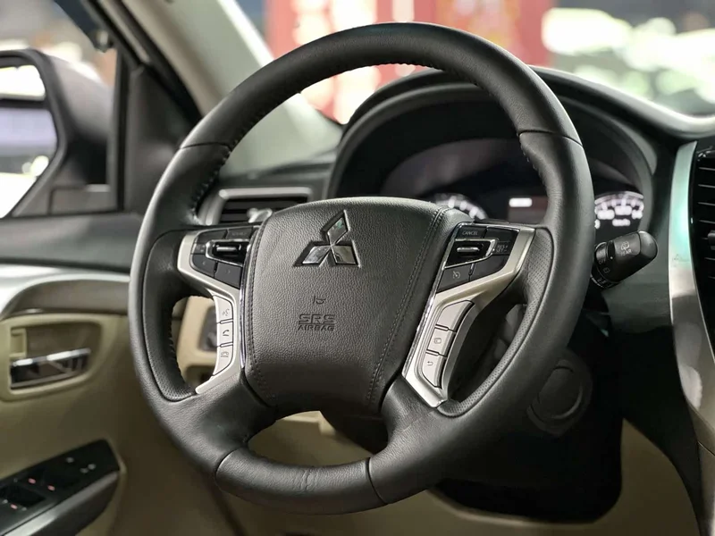 Mitsubishi Pajero Sport (Imported) — фото 24