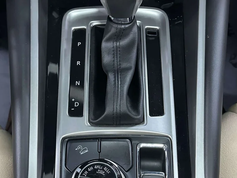Mitsubishi Pajero Sport (Imported) — фото 26