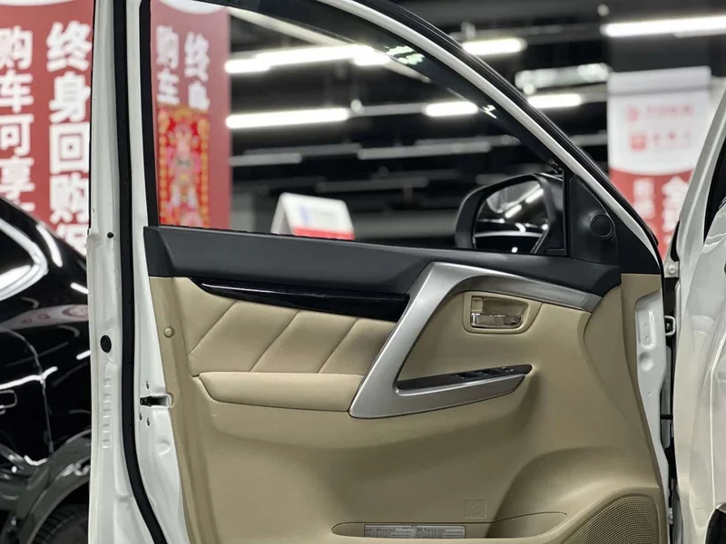 Mitsubishi Pajero Sport (Imported) — фото 30