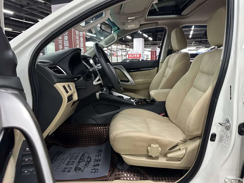 Mitsubishi Pajero Sport (Imported) — фото 31