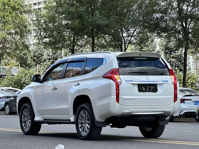Mitsubishi Pajero Sport (Imported) — фото 4