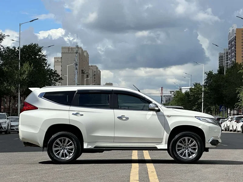 Mitsubishi Pajero Sport (Imported) — фото 5