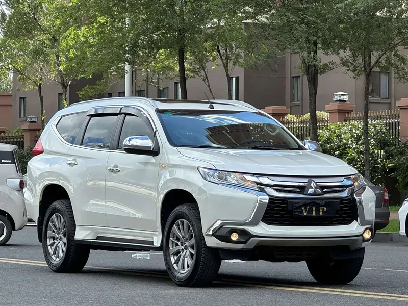 Mitsubishi Pajero Sport (Imported) — фото 8