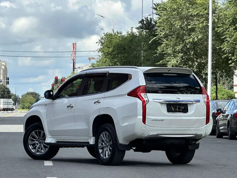 Mitsubishi Pajero Sport (Imported) — фото 9