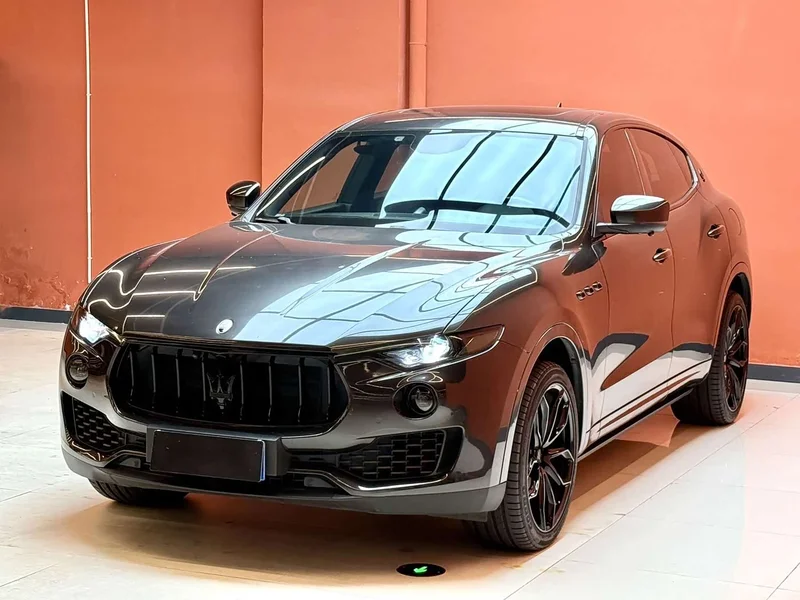 Maserati Levante — фото 1