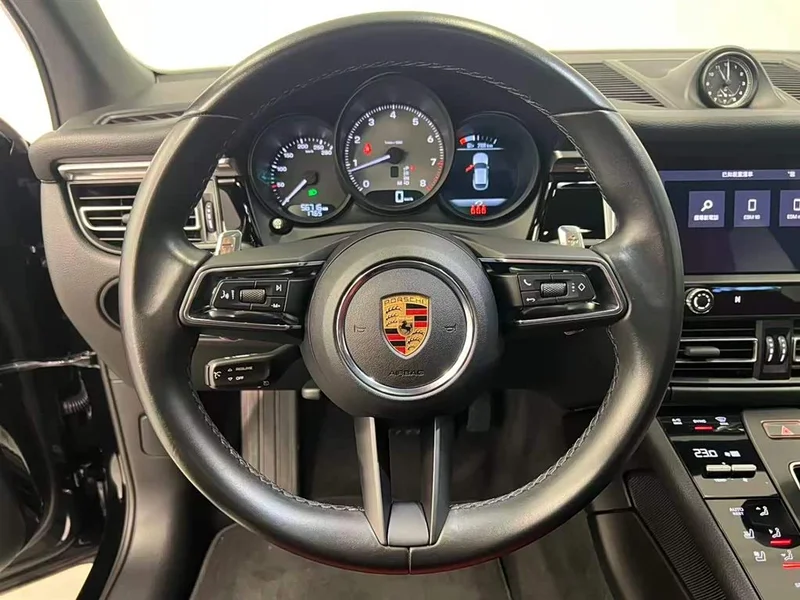 Porsche Macan — фото 17