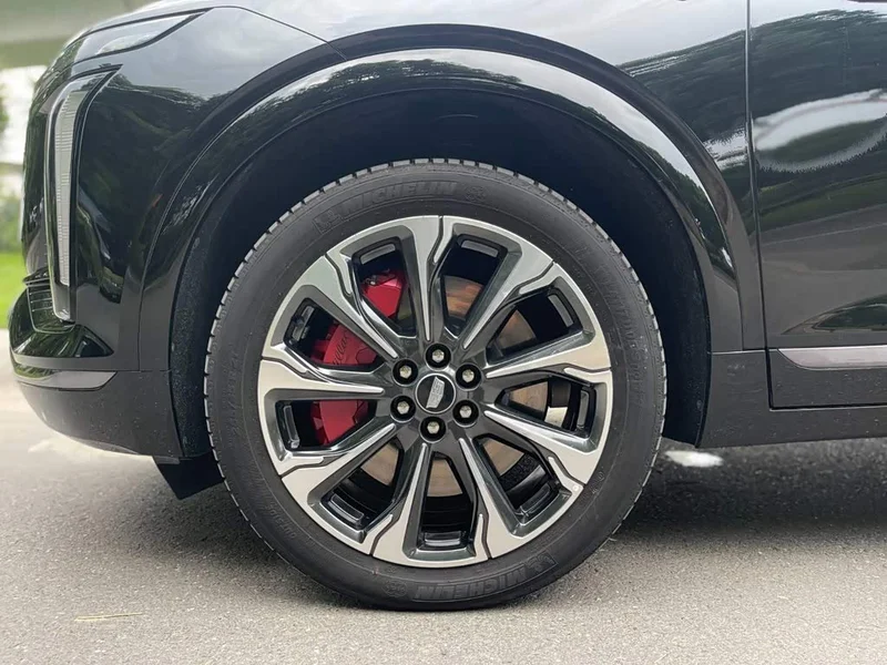 Cadillac XT5 — фото 11