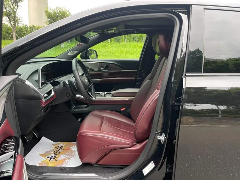 Cadillac XT5 — фото 12