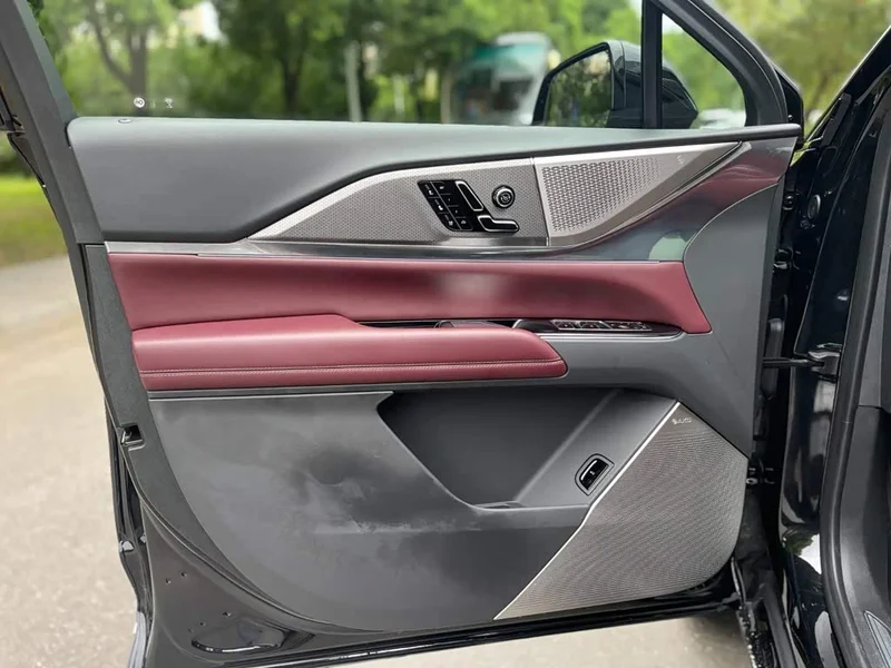 Cadillac XT5 — фото 13