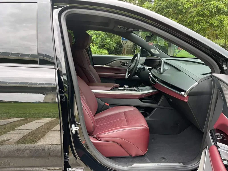 Cadillac XT5 — фото 15