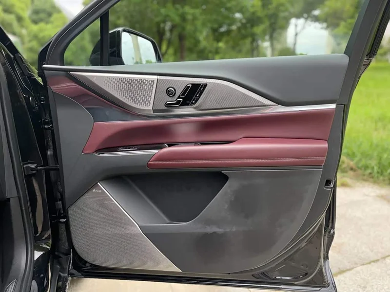Cadillac XT5 — фото 16