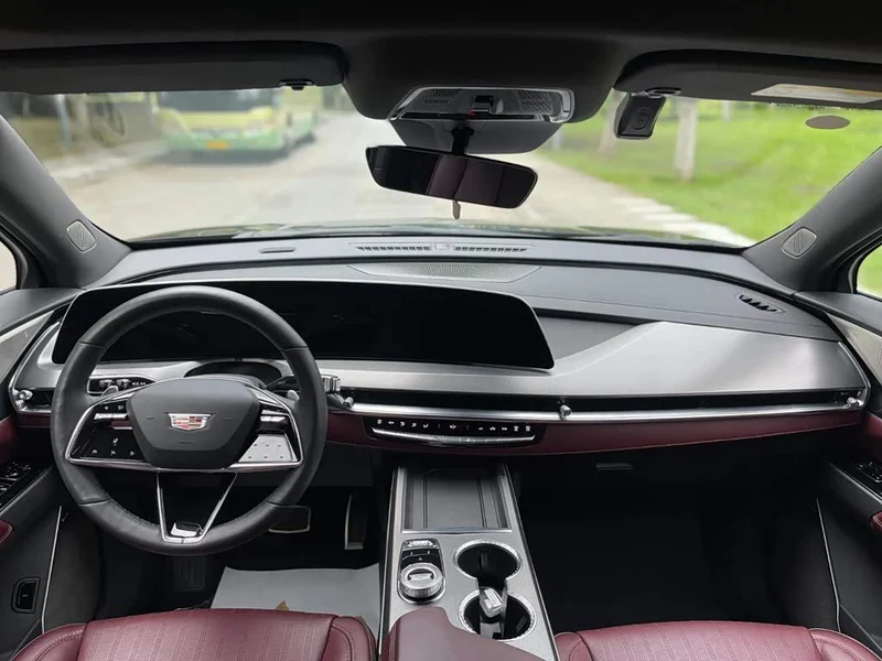Cadillac XT5 — фото 18