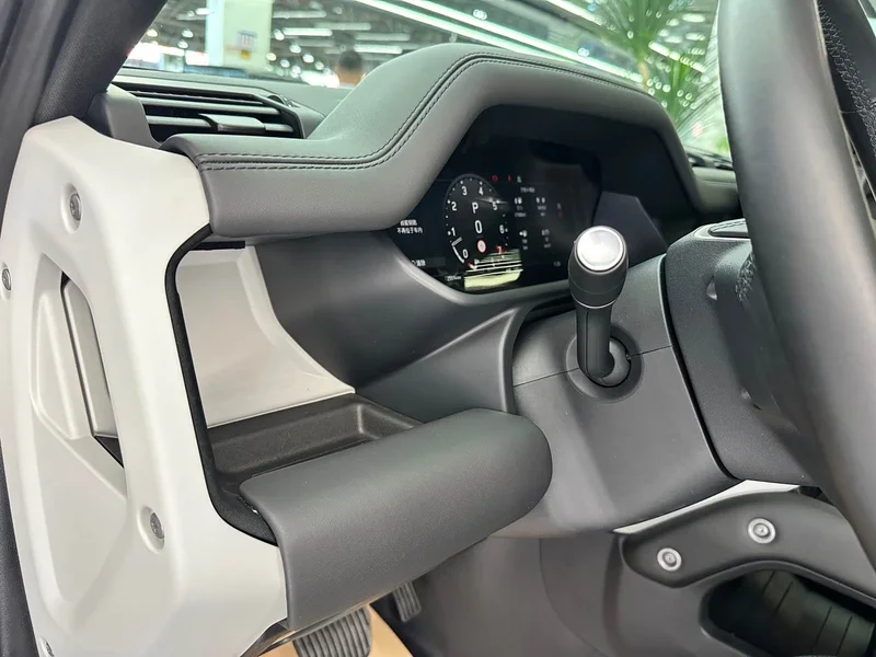Land Rover Defender — фото 11