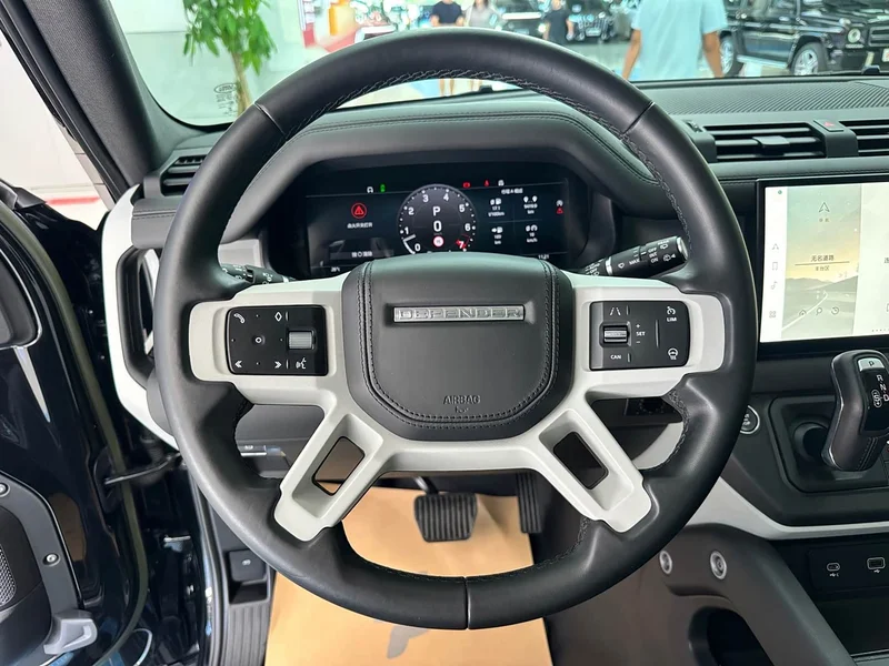 Land Rover Defender — фото 14