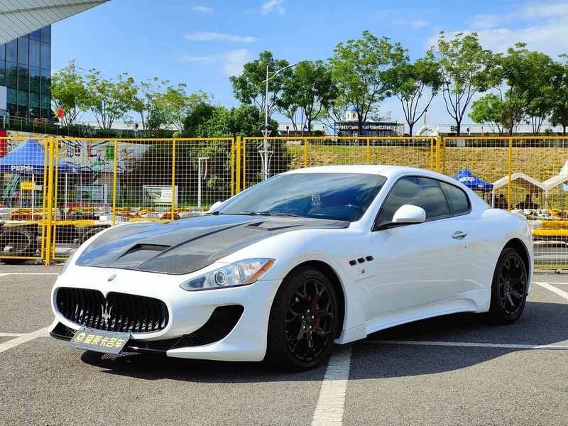 Maserati GranTurismo — фото 1