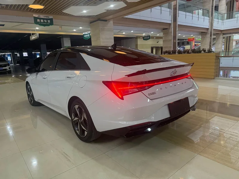 Hyundai Elantra — фото 2