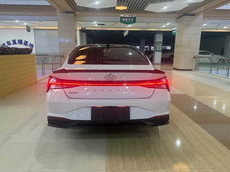 Hyundai Elantra — фото 4