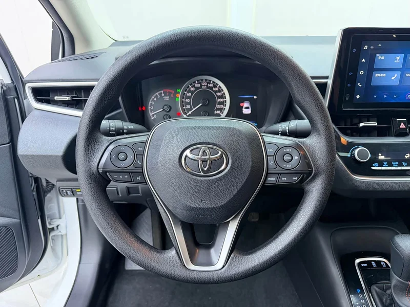 Toyota Corolla — фото 11