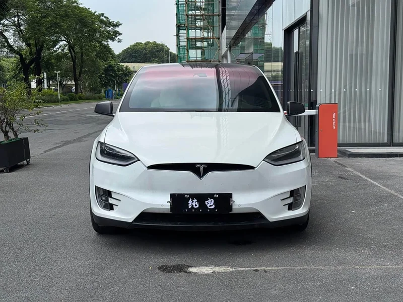 Tesla Model X — фото 2