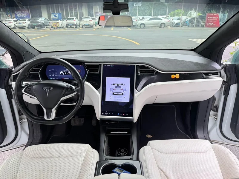 Tesla Model X — фото 5