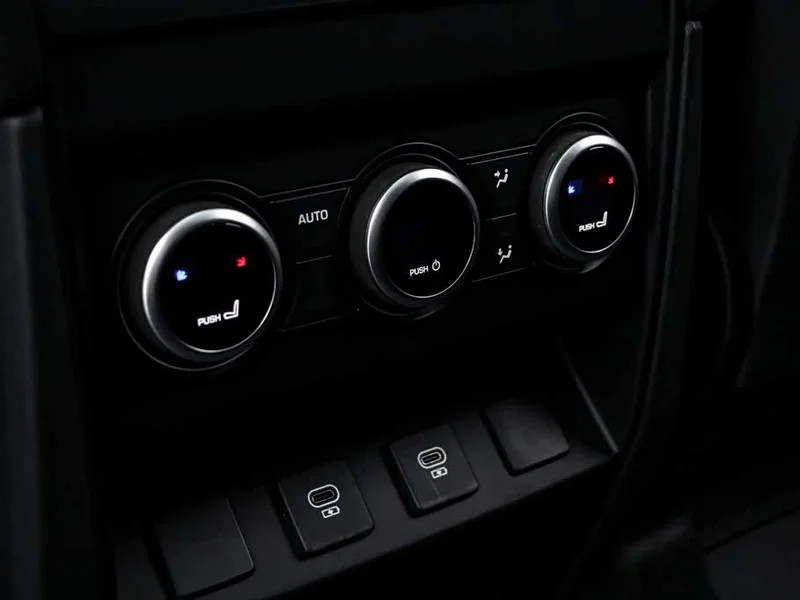 Land Rover Defender — фото 18