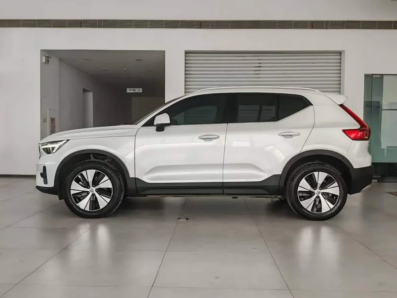 Volvo XC40 — фото 5