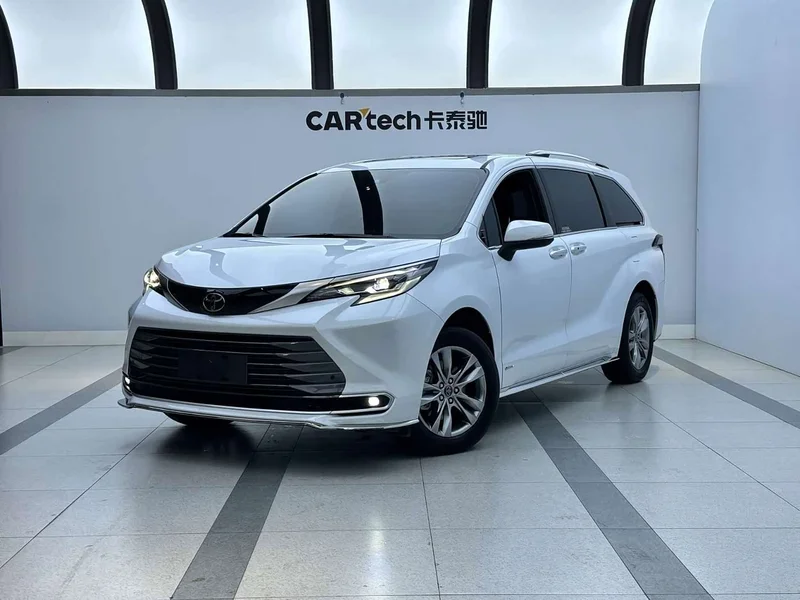 Toyota Sienna — фото 1