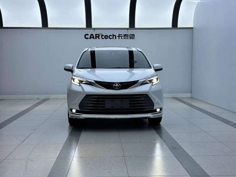 Toyota Sienna — фото 4