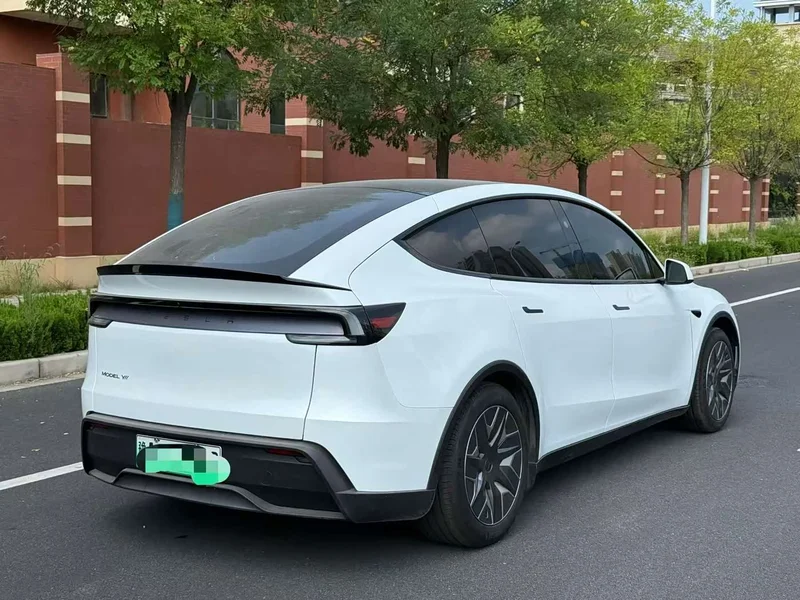 Tesla Model Y — фото 7